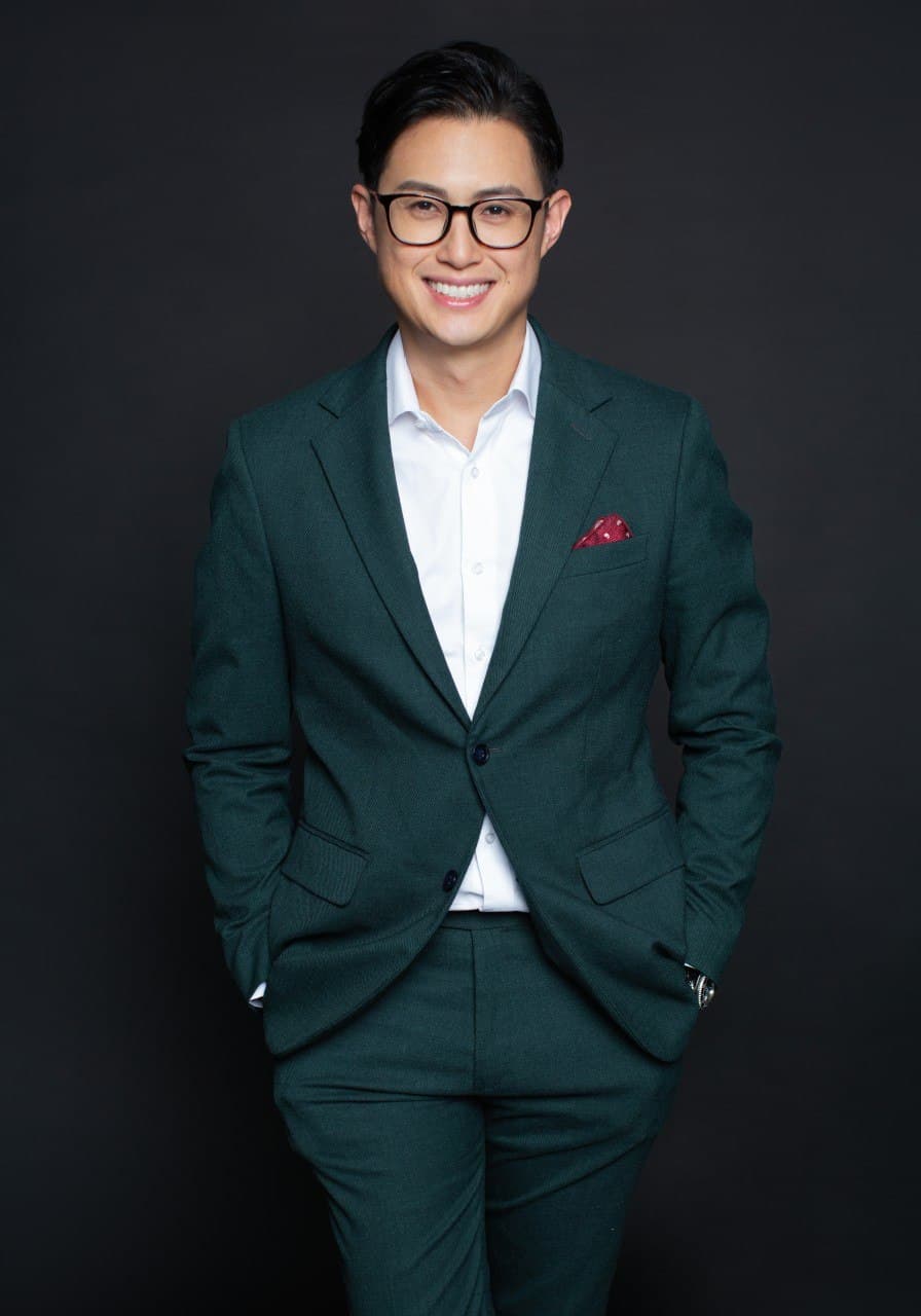 Portrait of Dr Jeremy Sun, plastic surgeon in Singapore