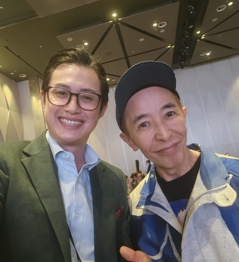 Dr Jeremy Sun with Dr Keizo Fukuta during eyelid surgery training